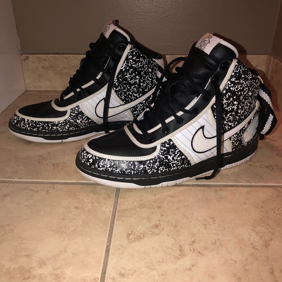 Nike shoes - Picture 1 of 3